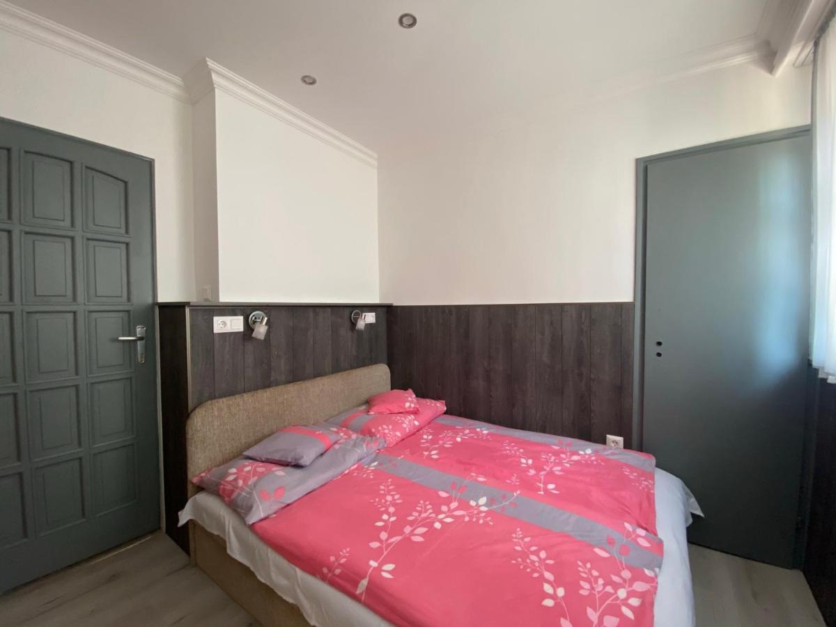 Holiday Apartmanház Balatonfüred Esterno foto