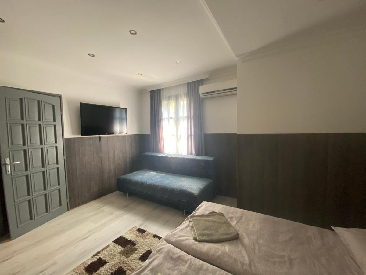Holiday Apartmanház Balatonfüred Esterno foto